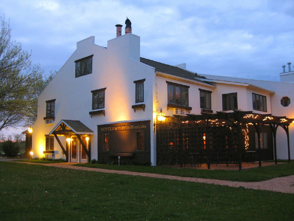 Settlement Courtyard Inn & Lavender Spa Fish Creek Exterior photo