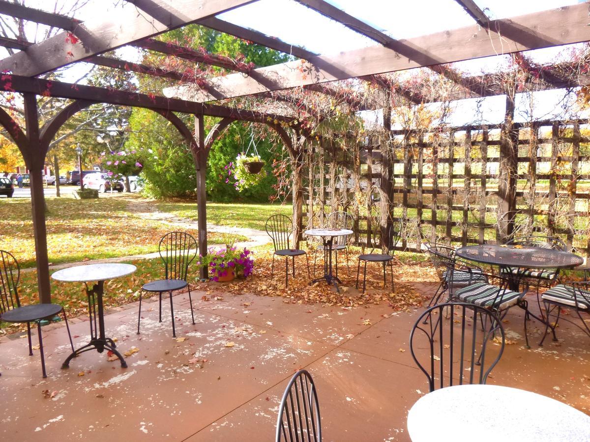 Settlement Courtyard Inn & Lavender Spa Fish Creek Exterior photo