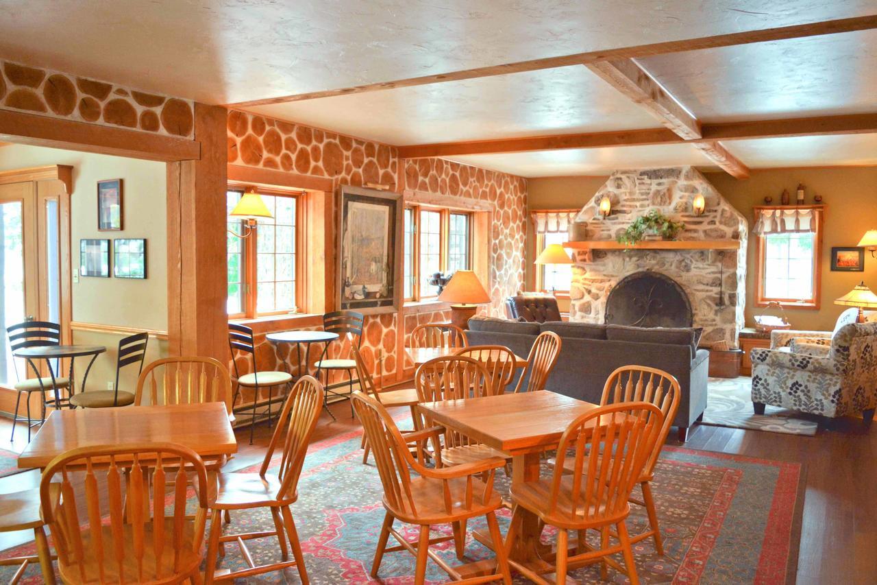 Settlement Courtyard Inn & Lavender Spa Fish Creek Exterior photo