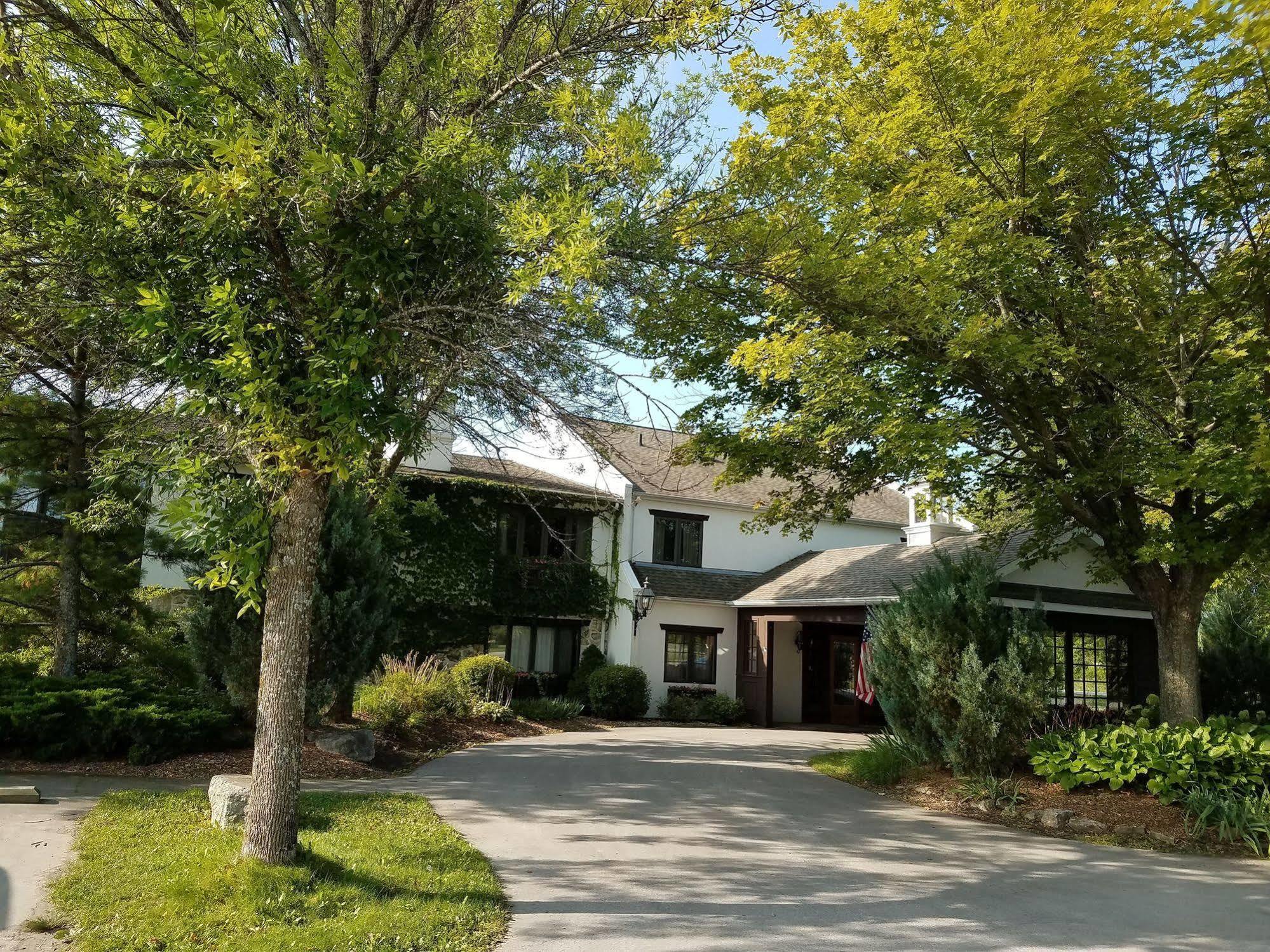 Settlement Courtyard Inn & Lavender Spa Fish Creek Exterior photo