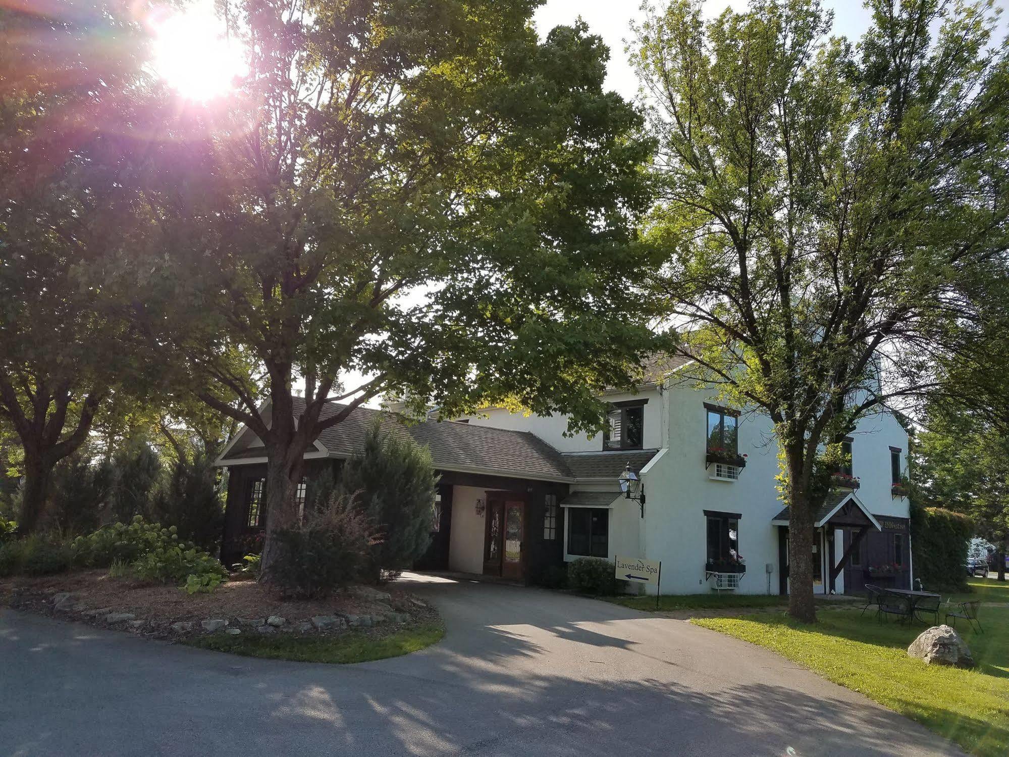 Settlement Courtyard Inn & Lavender Spa Fish Creek Exterior photo