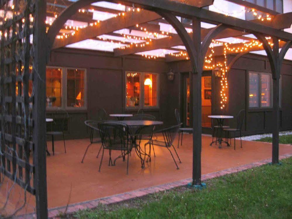 Settlement Courtyard Inn & Lavender Spa Fish Creek Exterior photo